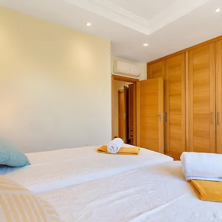 Villa Fantasia - New 4 Bedroom With Private Pool 650 Meters To The Vau Beach