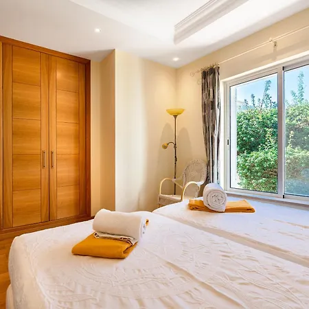 Fantasia - New 4 Bedroom With Private Pool 650 Meters To The Vau Beach Villa Portimao